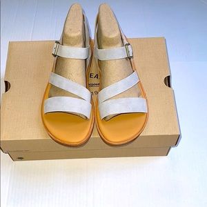 NIB korkease Nogales flat sandals size 7